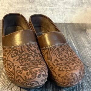 Dansko Prima Floral Suede embossed clogs - Size 38 (7.5-8)